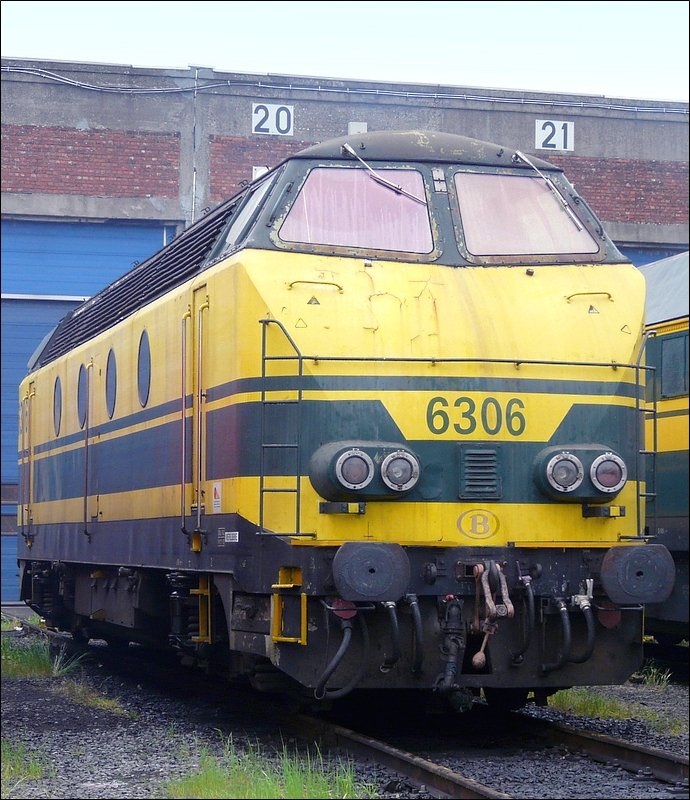 Diesel Lok 6306 vor dem Atelier Kinkempois am Tag der offenen T�r. Sie ist die letzte Lok dieser Baureihe, welche noch mit einem Dampfkessel ausgestattet ist und wird als historisches Erbe von der SNCB f�r die Nachwelt instand gesetzt. 18.05.08
