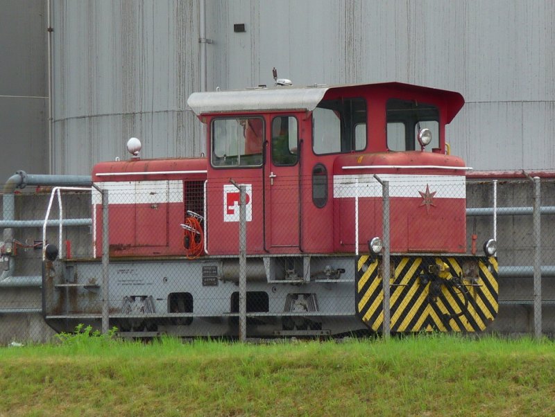 Diesel Rangierlok der Firma ??? Tm 2/2 unterwegs in den Rheinhfen von Basel am 18.04.2009
