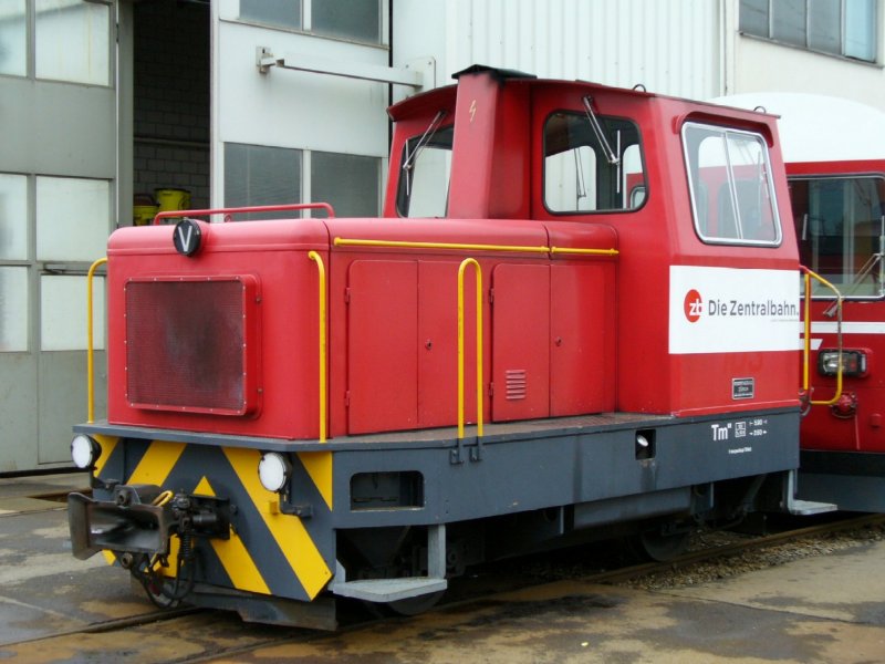 Diesel - Rangierlok Tm 2/2 103 Abgestellt im Bahnhofsareal von Stansstad am 08.09.2006