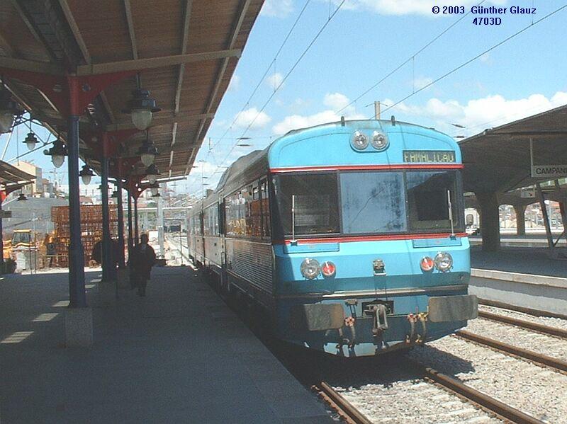 Diesel-Triebzug BR 0450 am 06.05.2003 im Bahnhof Porto Campanha.