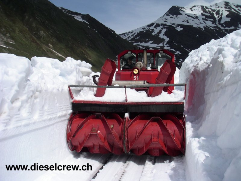 Dieselcrew-Schneerumung: HGm 51 mit Schneefrse unterhalb Muttbach
