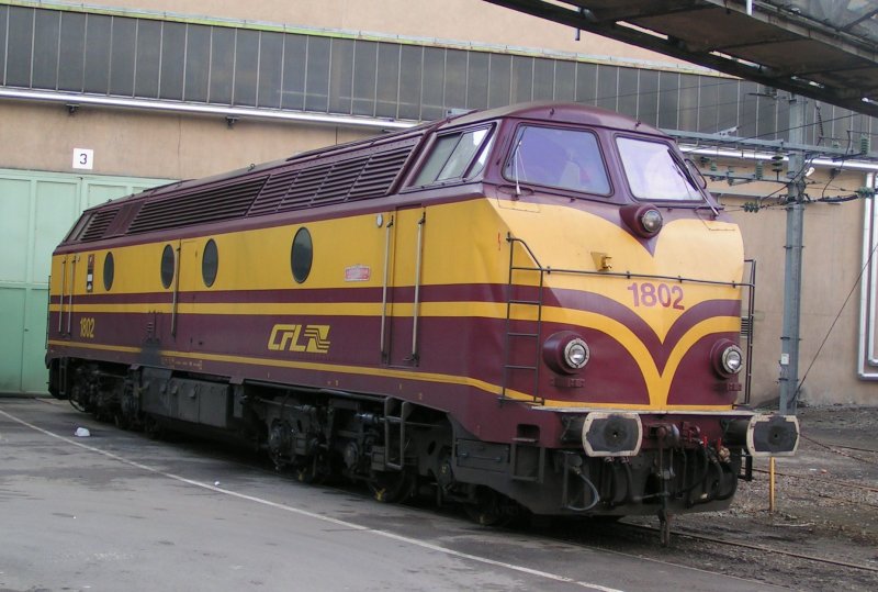 Diesellok 1802 abgestellt in der Nhe des Hauptbahnhofs von Luxemburg am 02.12.04. 