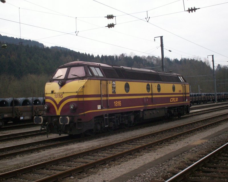 Diesellok 1816 hat einen Gterzug nach Ettelbrck gebracht und
macht sich auf den Rckweg nach Luxemburg. 09.03.07 