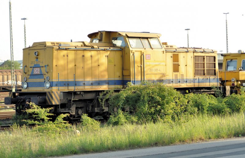Diesellok 203 307-4 Arbeitszug Netz-Instandsetzung, abgestellt in Euskirchen am 02.05.2009