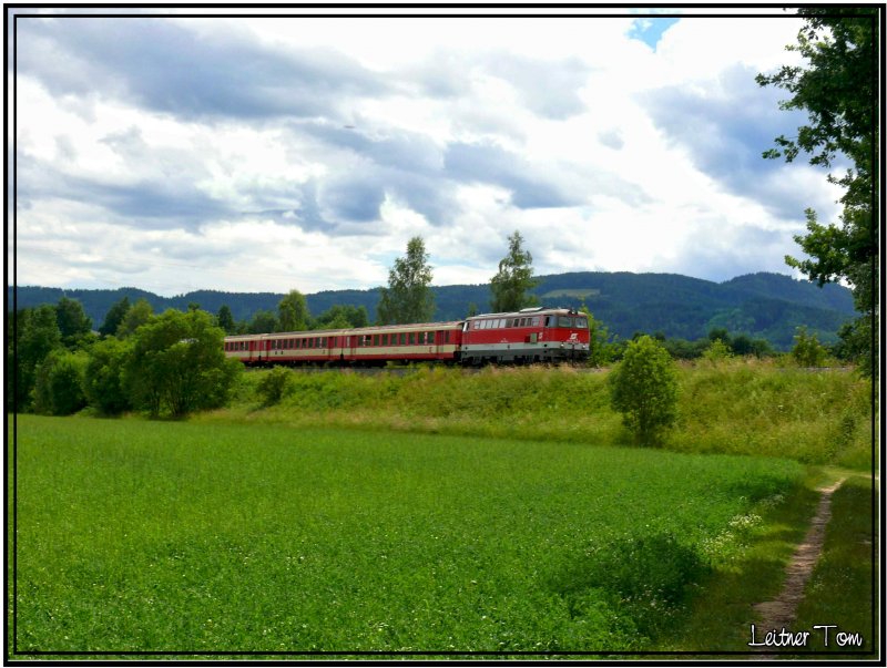 Diesellok 2043 044 kommt mit dem R 4548 aus dem Lavanttal.
Zeltweg 18.06.2007