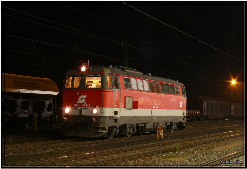 Diesellok 2043 044 steht im Bahnhof Knittelfeld und wartet auf die Weiterfahrt in Richtung Leoben.
24.11.2007