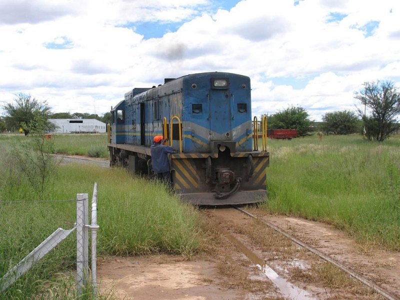 Diesellok 205 auf eine Stichstrecke in Gobabis am 27-2-2009.