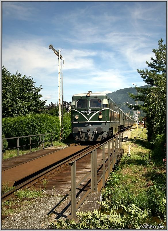 Diesellok 2050 04 fhrt mit Sonderzug 19815 von Leoben nach Lavamnd. 
Wolfsberg 10.08.2008
