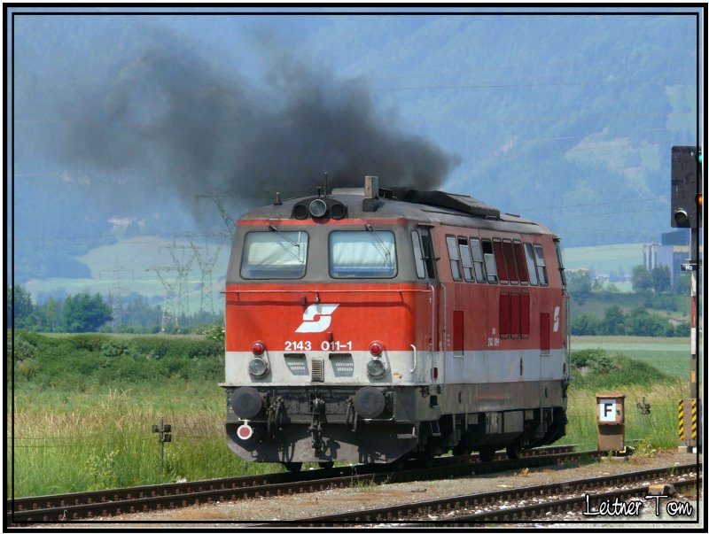 Diesellok 2143 011 verlsst gerade den Bahnhof Weikirchen i.d. Steiermark in Richtung Zeltweg 08.06.2007