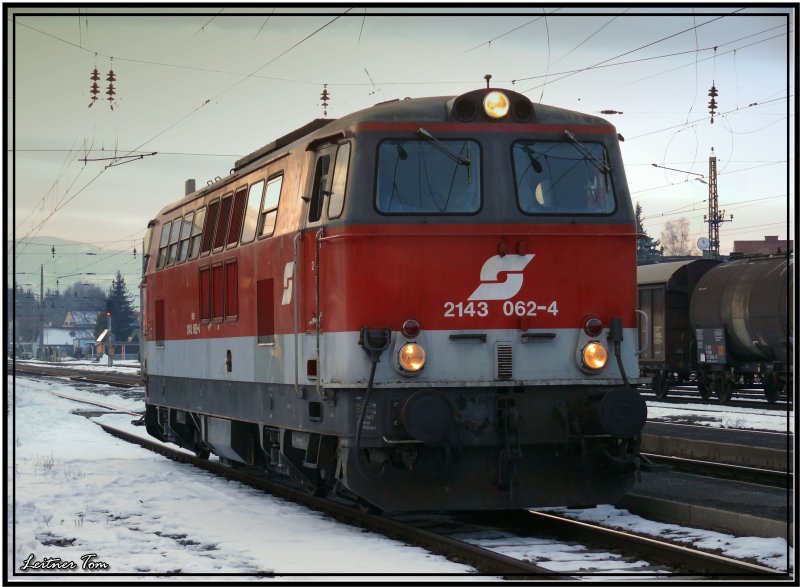 Diesellok 2143 032 wartet im Bahnhof Zeltweg auf den nchsten Einsatz.
20.11.2007