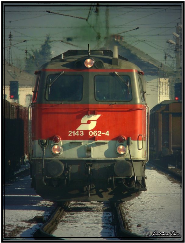 Diesellok 2143 062 fhrt mit einem Gterzug aus dem Bahnhof Zeltweg
20.12.2007