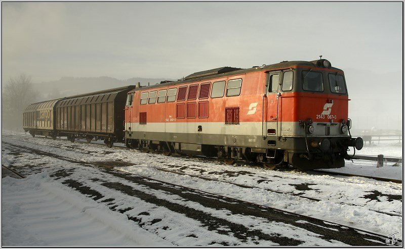 Diesellok 2143 067 fhrt mit einem  Sammler  von Obdach nach Zeltweg.
Weikirchen 19.01.2009