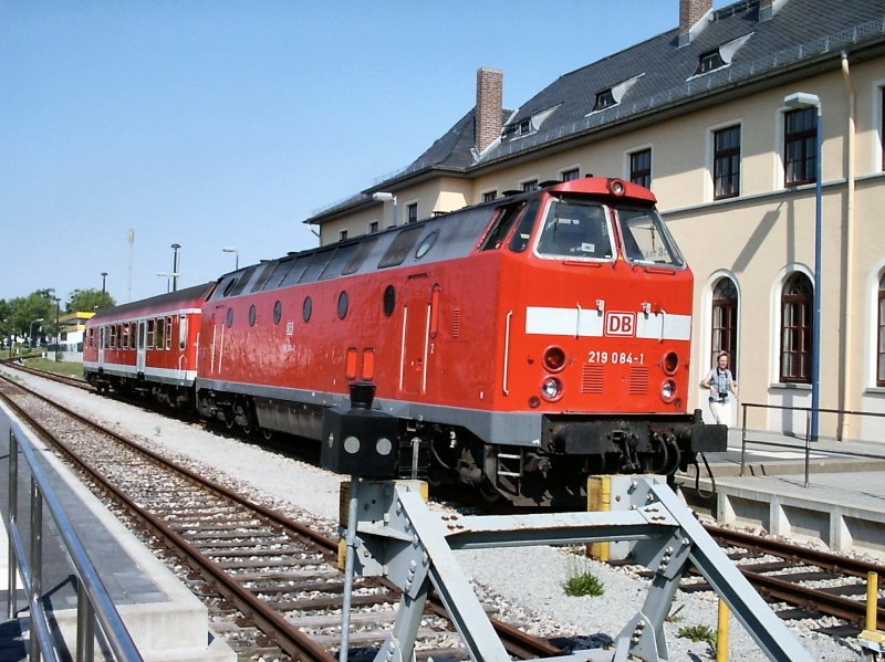Diesellok 219 mit 1 Steuerwagen als Sonderzug in Weimar - Berkaer Bahnhof 2005