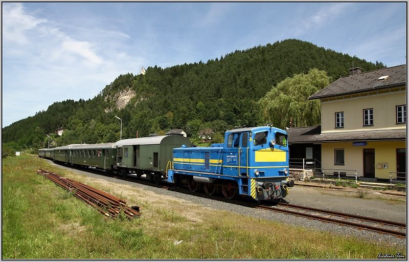 Diesellok 383.10 der NBiK fhrt mit Sonderzug 19815 von St.Paul nach Lavamnd und wieder retour.
10.08.2008