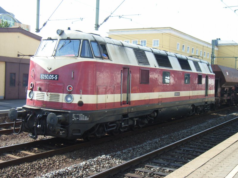 Diesellok 5250.05-5 der ELP Eurolokpool GmbH (ex DR 118 742 bzw. DBAG 228 742) wartet am 26.08.2007 mit einem G�terzug im Bahnhof Fulda auf die Weiterfahrt.