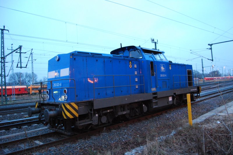 Diesellok der Baureihe 293 (293 021-6) der Pressnitztalbahn GmbH (Press) abgestellt am Bahnhof in Wittenberge.