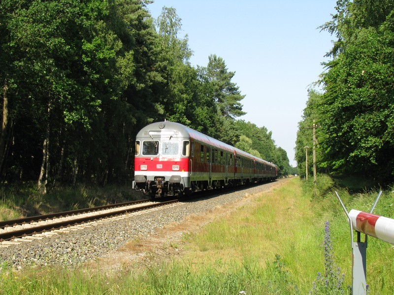 Diesellok BR 218 413-3 -DB AG- mit RE 21627 aus Schnberg kommend auf dem Wege nach Grevesmhlen 02.07.2009