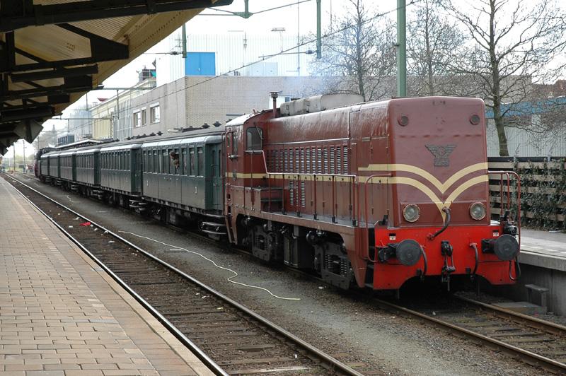 Diesellok BR 2200 der VSM in Alkmaar. 09-04-2005