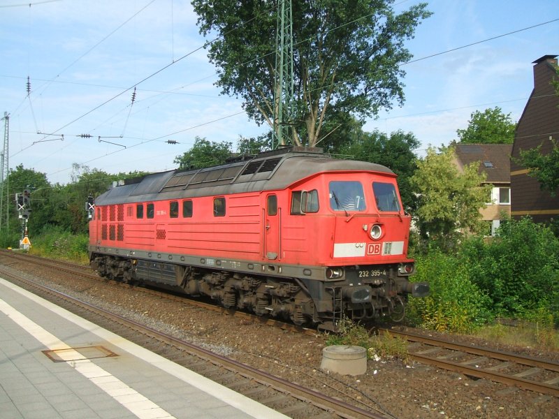 Diesellok BR 232 395-4 in Bochum Hbf. bei einer Solofahrt. 