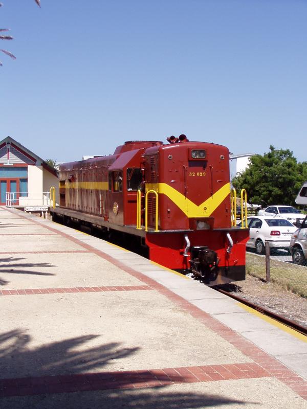 Diesellok BR 32 029 im Bahnhof von Knysna (Sdafrika 17.11.2003)