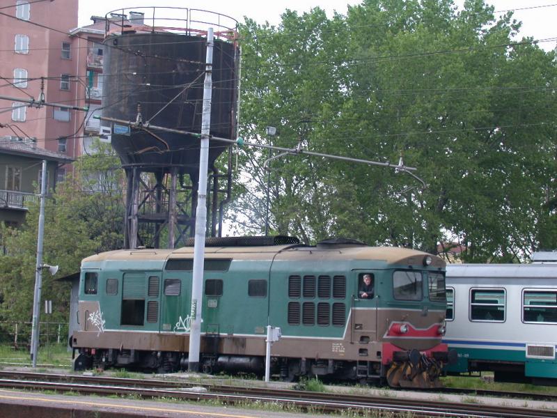 Diesellok D345 in Cremona (18.04.2002)