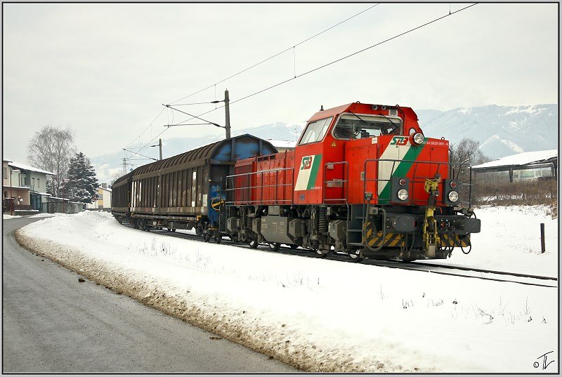 Diesellok D5 der STLB fhrt mit einem Gterzug von Pls nach Zeltweg.
Zeltweg 15.01.2009
