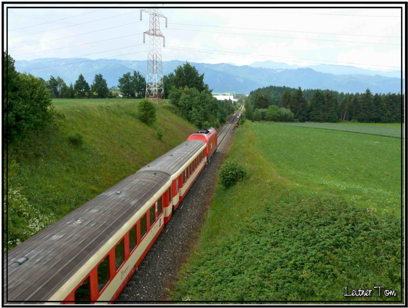 Diesellok Hercules 2016 088 bespannt den Regionalzug 4598 von Klagenfurt nach Zeltweg.Das ist der einzige Zug der tglich aus dem Lavanttal kommt da es sonst nur mehr Schienenersatzverkehr mit Bussen gibt. Zeltweg 08.06.2007 