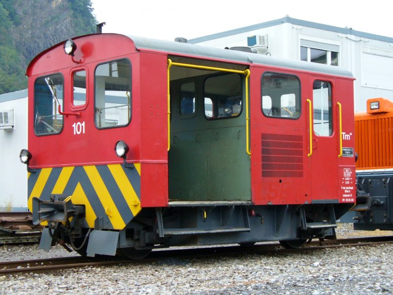 Diesellok.. Tm 2/2  101  im Bahnhofsareal von Stansstad am 08.09.2006