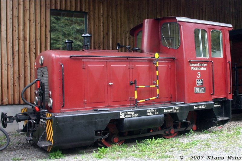 Diesellok V3  Nahmer  ( Orenstein & Koppel  -Bauart Bdm - Baujahr 1960 - 140PS -17,5 km/h max.) der Mrkischen Museums Eisenbahn, die am 02.09 2007  das Ziel einer Sonderfahrt der HEG war.