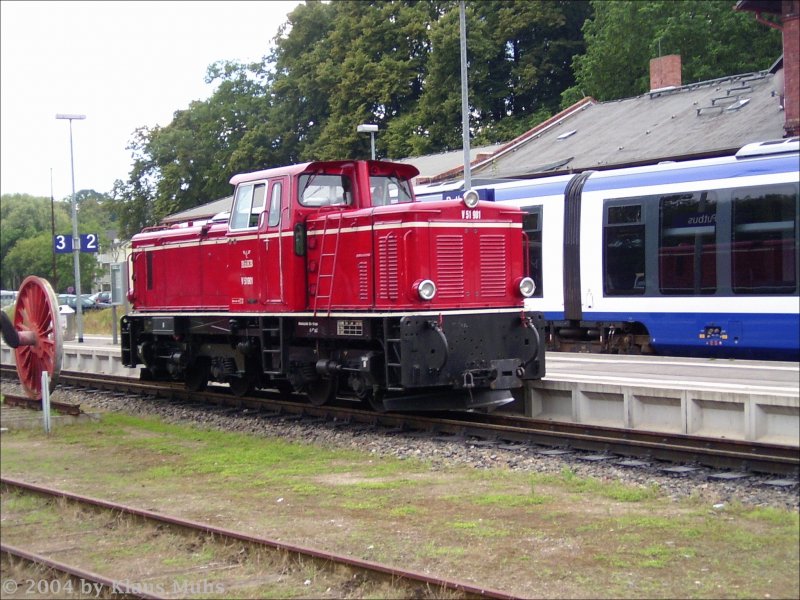 Diesellok V51 901 der Rgener Kleinbahn am 03.08.04 im Bahnhof Putbus.