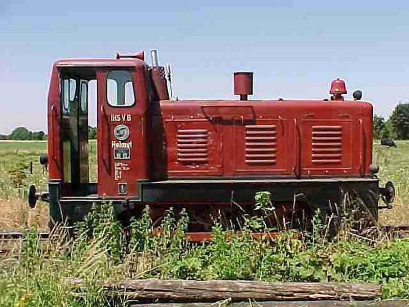 Diesellok V8  Helmut  der Selfkantbahn im Bahnhof Schierwaldenrath am 17.06.2000