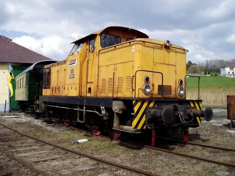 V60 D-1 am Gelände der ÖGEG in Ampflwang; links der in Bau befindliche  Lokschuppen; 2005-07-31 - Bahnbilder.de