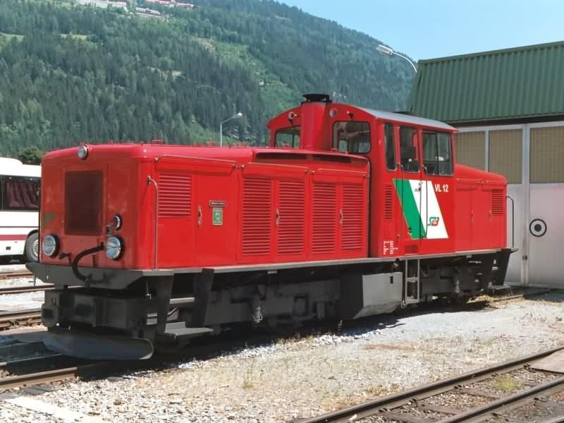 Diesellokomotive VL12 im Bhf. Murau-Stolzaple im Juli 2003