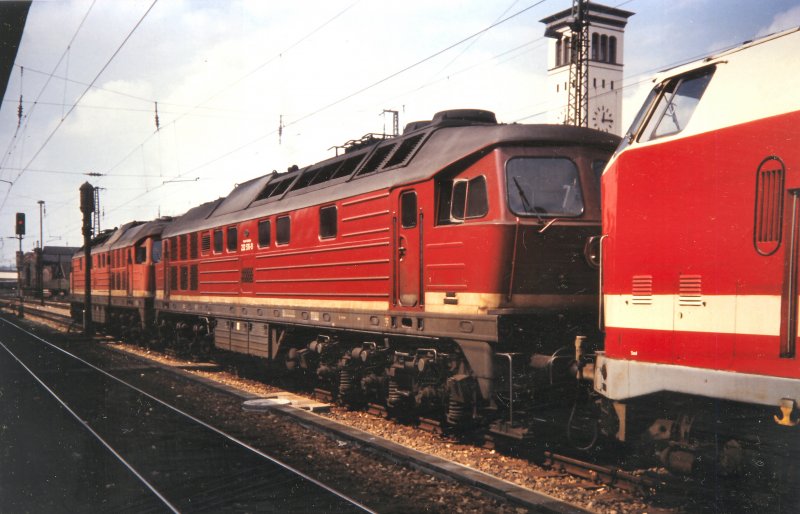 Diesellokparade mit 2 Loks der BR 232 in Erfurt Hbf am 30. 4. 1992