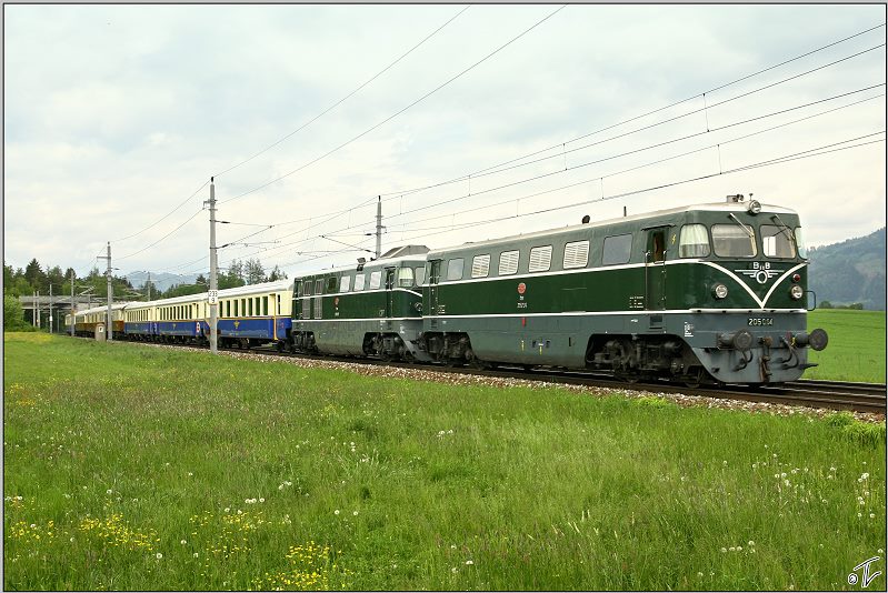 Dieselloks 2050 04 & 02 fahren mit dem Sdz 16300 von Spittal an der Drau nach Zeltweg. 
Zeltweg 17.05.2009