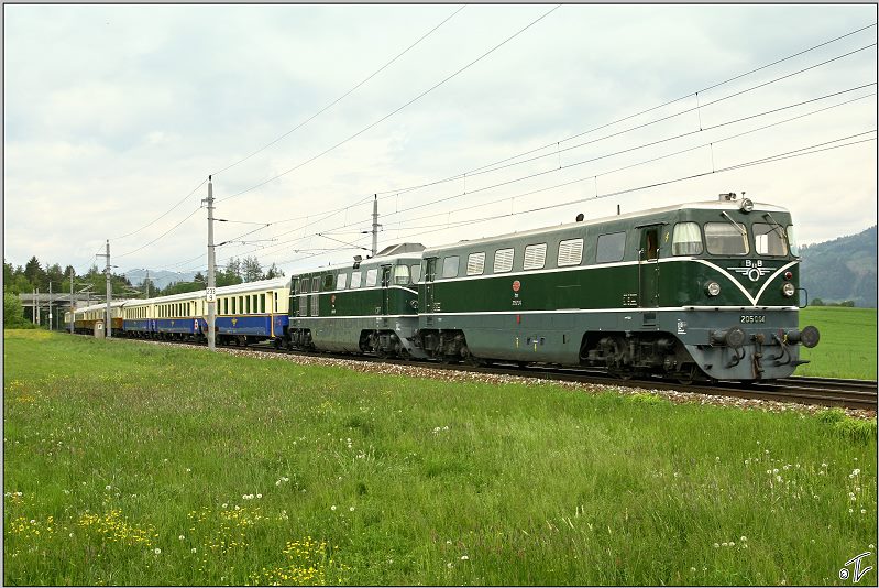 Dieselloks 2050 04 & 02 fahren mit dem Sdz 16300 von Spittal an der Drau nach Zeltweg. 
Zeltweg 17.05.2009