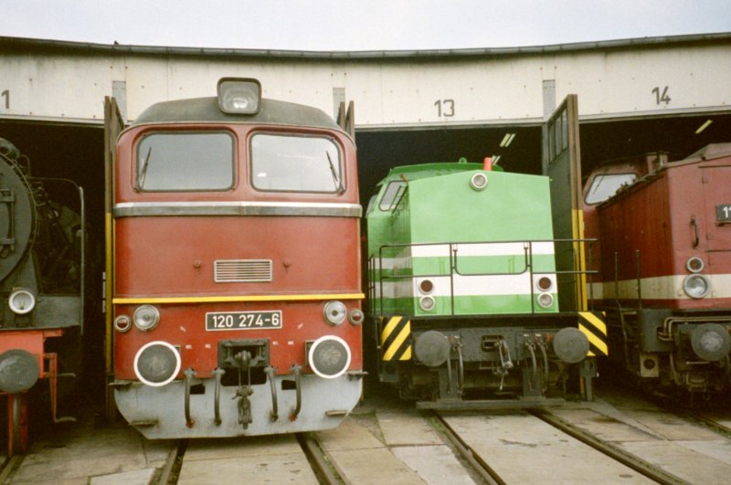 Dieselloks der Deutschen Reichsbahn im Bw Arnstadt hist mit BR 120 DR (220)