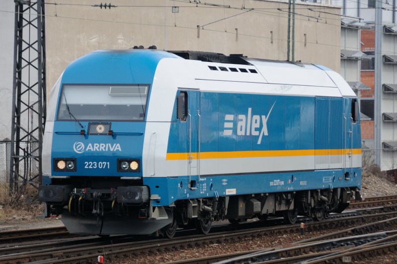 Dieseltraktion der ARRIVA-Lnderbahn: 223 071 (ALEX) in Regensburg Hbf beim Bahnbilder-Treffen am 14.03.09 .