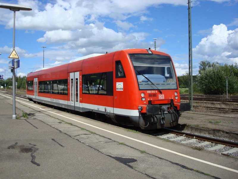 Dieseltriebwagen BR650 der DB im Bahnhof von Aulendorf/Oberschwaben
zur Weiterfahrt nach Memmingen  Aug.2008
2mal 350PS max.120Kmh  40tDienstgewicht  gebaut seit 1996