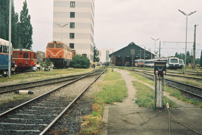 Dieseltriebwagentreffen an der Traktion Wien Ost
09.06.2001 

Am linken Rand: auslndische Dieselloks
Rechts: einige Wagen der Wr. Schnellbahn (4020)