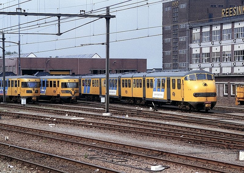 Dieseltriebzge DE-II und DE-III (Plan U) in Zutphen 02-08-1996.