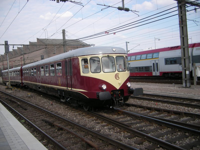 Dieseltriebzug 208 bei der Abfahrt Richtung Rodange am 23.09.07
gegen 16 Uhr 30.