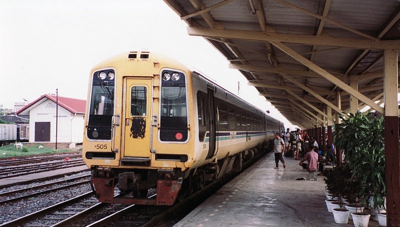 Dieseltriebzug 2505 in Chang Mai 14-09-1999.