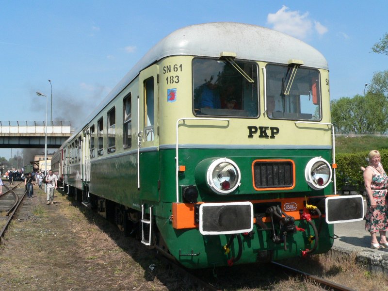 Dieseltriebzug SN61-183 auf der Dampflokparade in Wolsztyn.