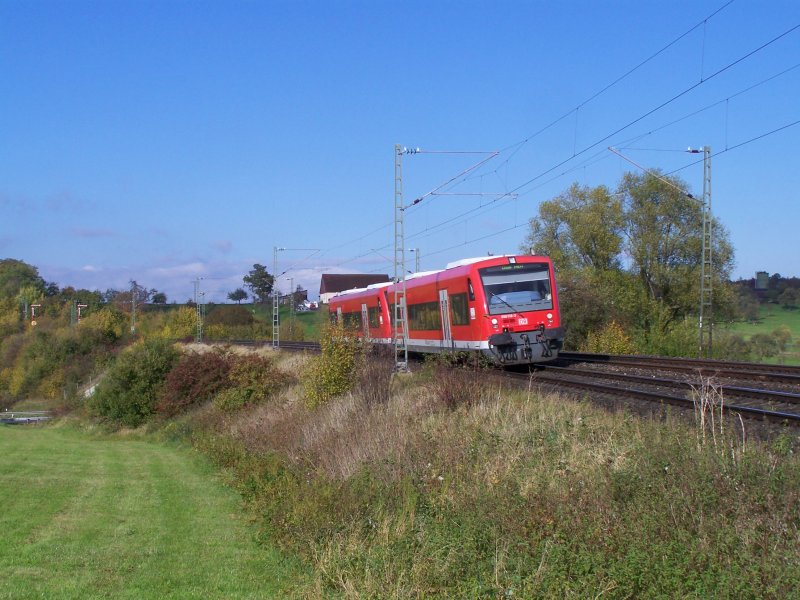 Dieser 650er ist am 18.Oktober 2007 nach Ulm Hbf unterwegs. Hier hinter Goldshfe aufgenommen.