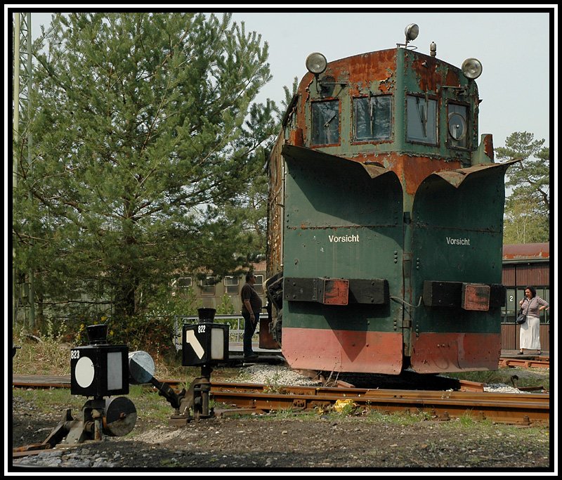 Dieser alte Klimaschneepflung hat ebenfalls ausgedient, und befindet sich heute im Eisenbahnmuseum  Heizhaus Strasshof  (Aufnahme vom 23.4.2006)
