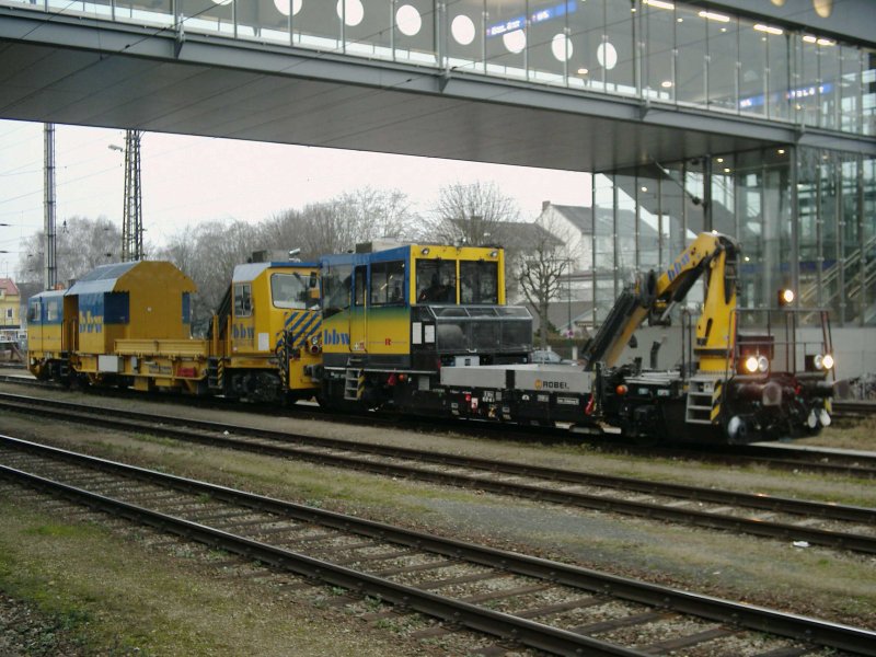 Dieser Bauzug kam aus Richtung Attnang-Puchheim und wartete l�ngere Zeit darauf, wieder ins Areal der BahnBauWels einfahren zu d�rfen. [23.12.06]