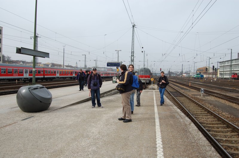 Dieser Bereich vom Regensburger Bahnsteig wurde von uns in Beschlag genommen. Scheee wars, Spa hat's gmacht!!!
