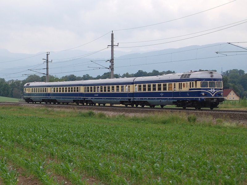 Dieser  Blaue Blitz  5145 ist am 03.06.2008
auf der Phyrn unterwegs gewesen. Auf dem Bild
befindet sich der Dieseltriebzug in Wartberg/Kr.

