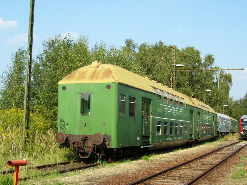 Dieser Doppelstockzug stand Jahrelang im Bahnhof Zwnitz, bis ihn das SEM nach Chemnitz geholt hat (23.08.07). 